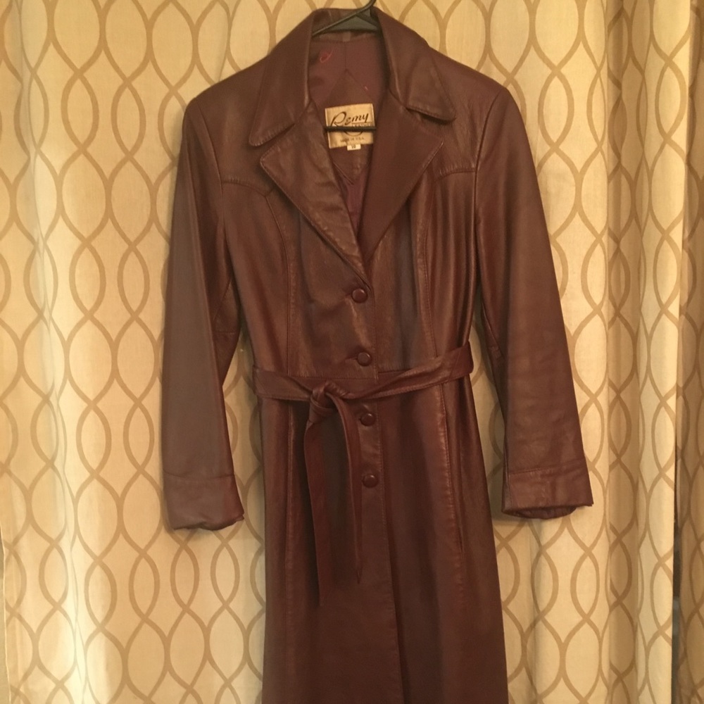 Vintage Remy maroon leather trench coat. Size 10